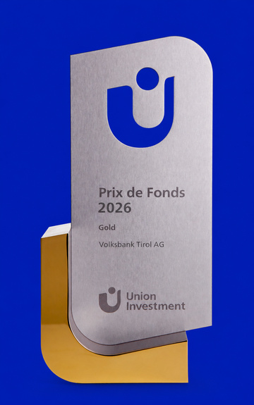 Die Abbildung zeigt die Prix de Fonds 2026-Auszeichnung in Gold für die Volksbank Tirol AG.